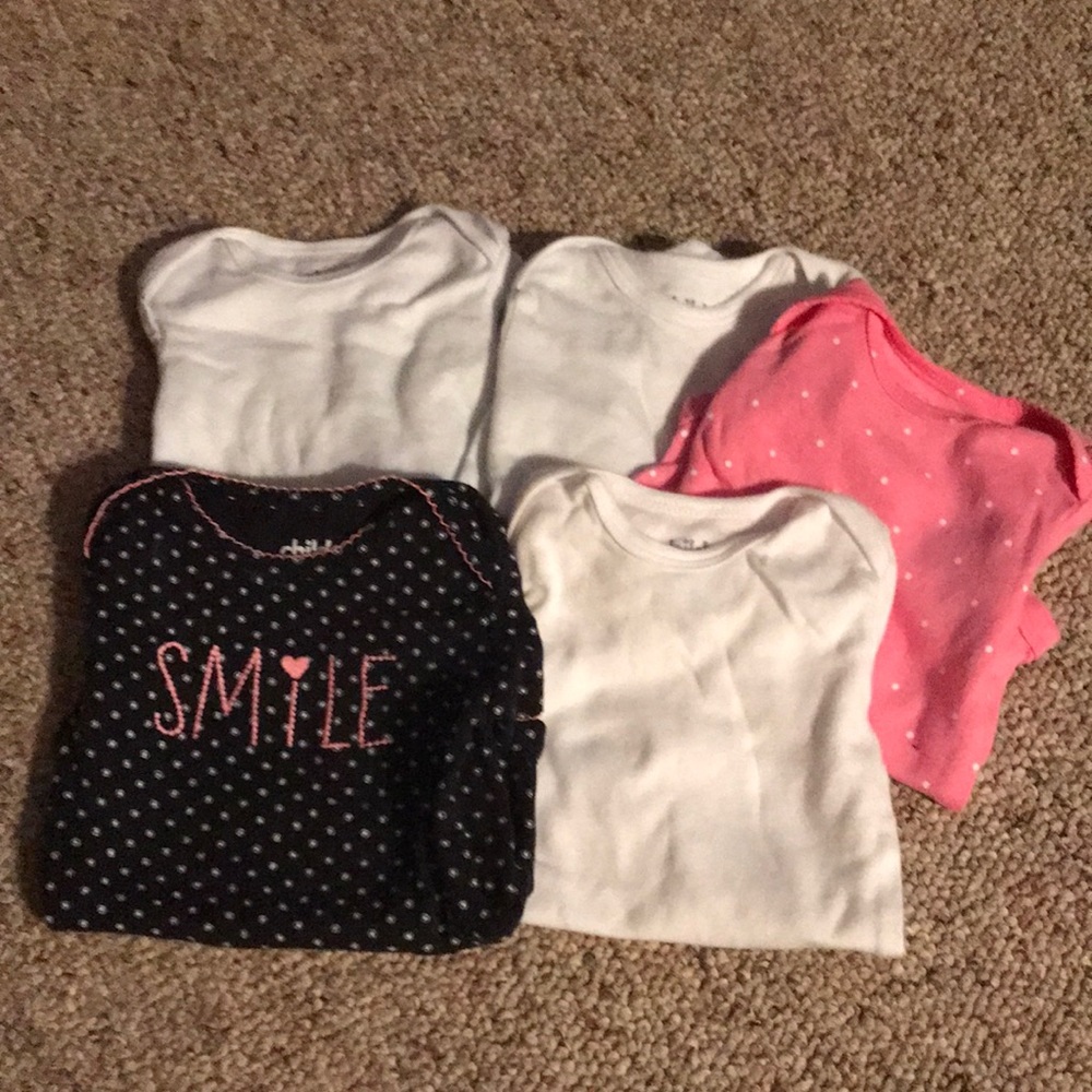 Carter’s 0-3 months onesies bundle